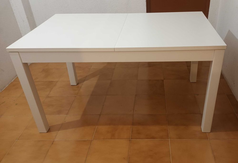 Mesa extensível em madeira. L-84 cm, C-140 cm, Extensão-40 cm