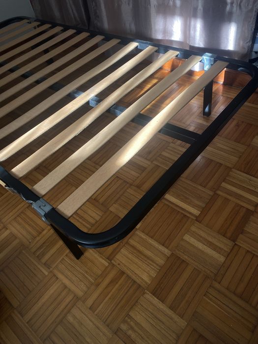 Estrado + Cabeceira Cama Solteiro em Pele