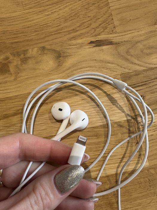 Sluchawki Apple stan idelany wejscie Lightning