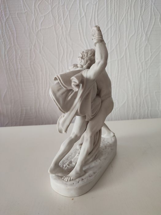 Порцелянова статуетка