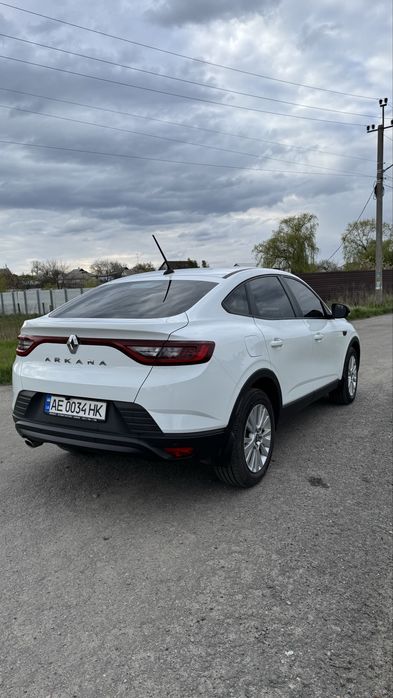 Гарний кросовер Renault Arkana