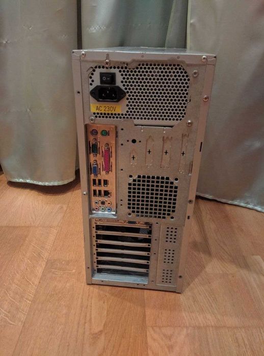 Core 2 Quad Q8400/4 Gb DDR2/Radeon HD 6670 1Gb GDDR5/HDD 400 Gb