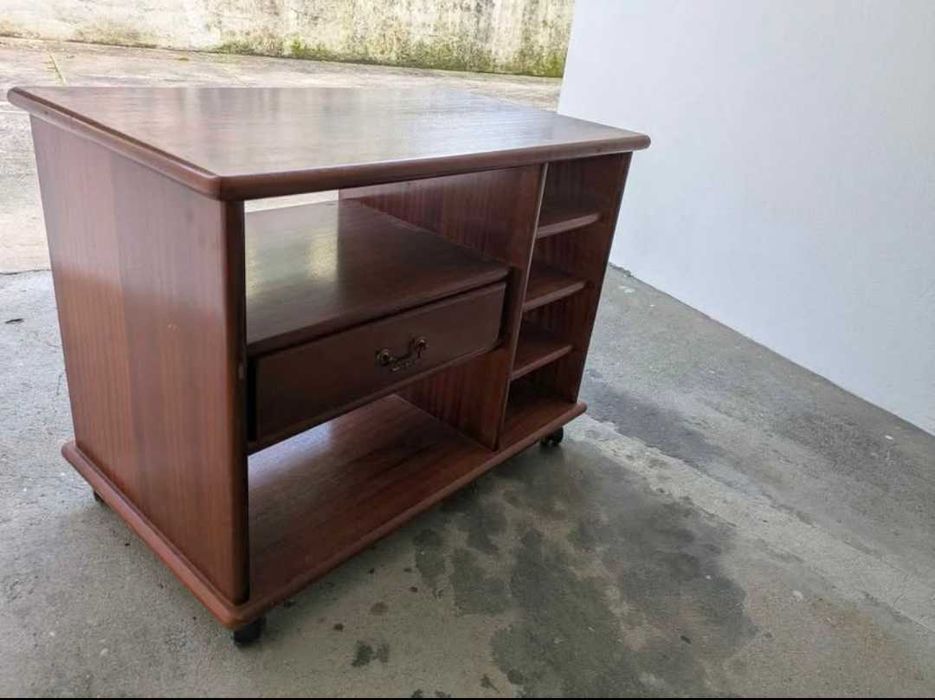 Mesa de TV maciça
