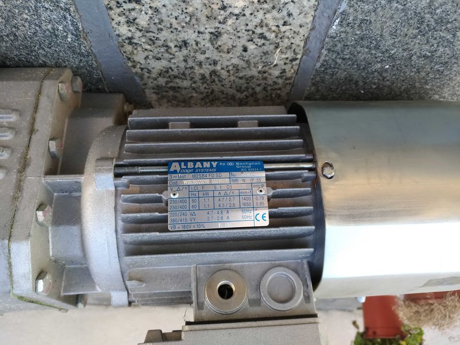 Sprzedam motoreduktor do bramy firmy  ALBANY