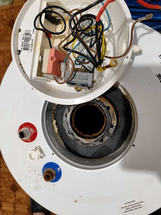 Бойлер/водонагрівач Arti WH V 50L/1 у хорошому стані