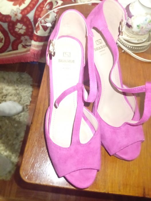 Vestido para cerimónia e sapatos