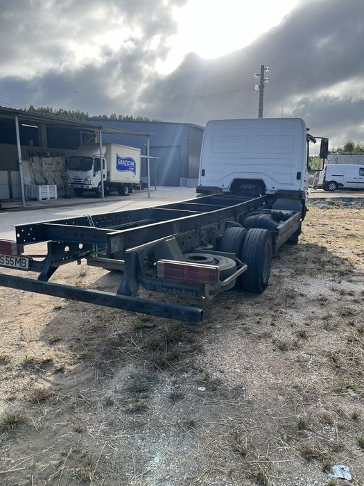 Mercedes Atego 818 de 2011 em chassis