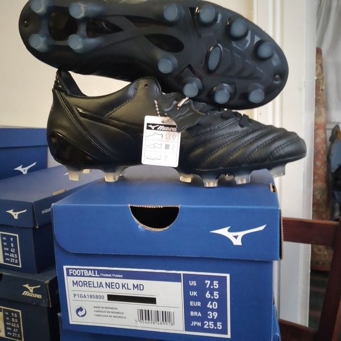 Буци футбольні  .