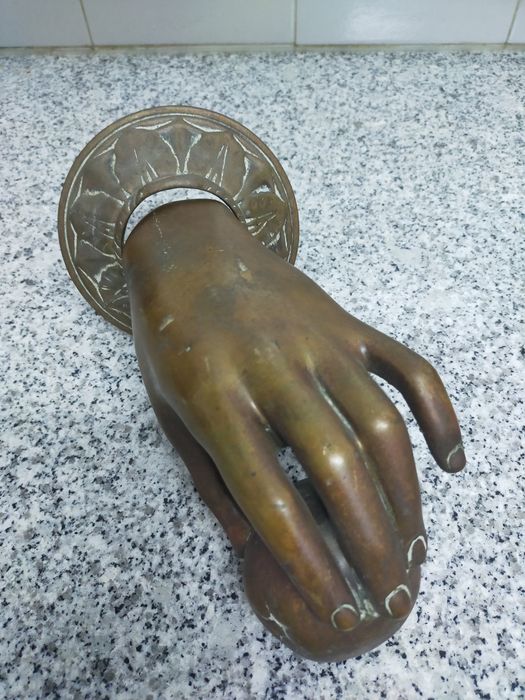 Mão com Maçã - Pega - Batente Porta Exterior