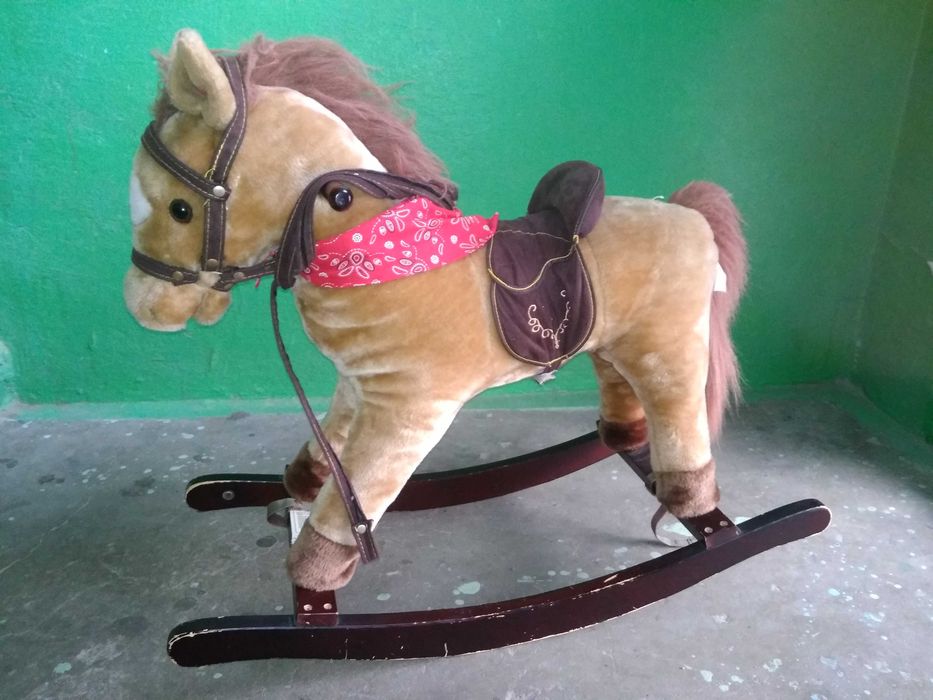 Лошадка качалка импортная мягкая