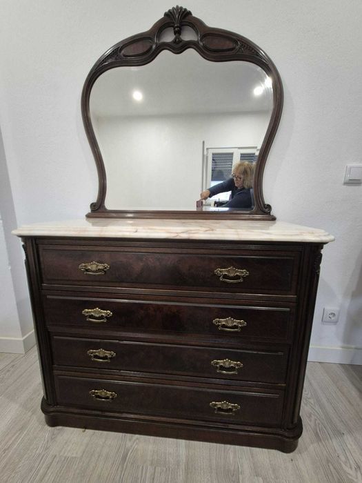 Quarto de Casal Completo em Madeira Maciça Raiz de nogueira  | Roupeiro, Cama, Cómoda, Mesinhas e Espelho