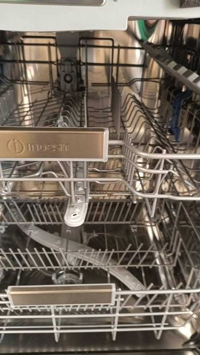 Máquina de Lavar Loiça INDESIT como nova e na garantia