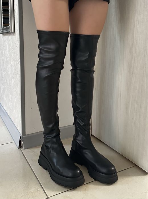 черные ботфорды stradivarius