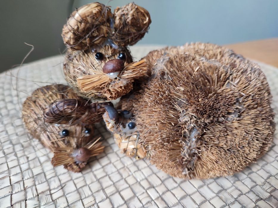 Jeż i myszy z trawy morskiej