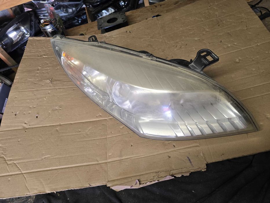 lampa przód Renault Megane 3