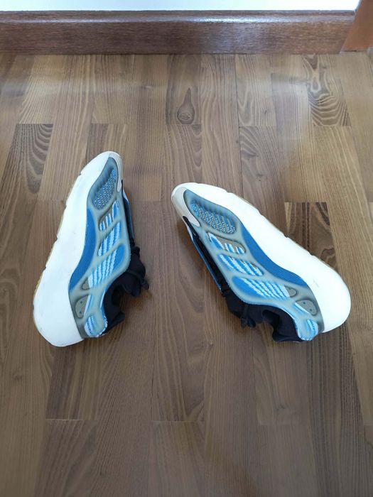 Adidas Yeezy 700 v3 Arzareth r. 43 1/3