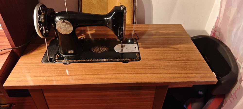 Maquina de costura Singer antiga