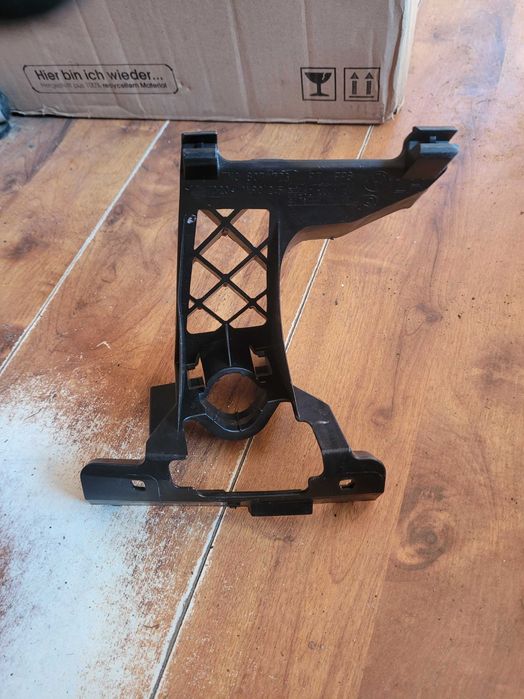 Mocowanie sprysku reflektoru VW Scharan 7N0