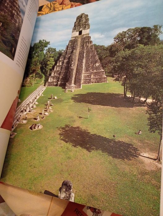 Os Maias  Palácios e Pirâmides da Floresta Virgem-Henri Sherlin-Arquitectura Universal da Taschen  1edicao.capa dura-20E-Minutos de Sabedoria8EDesde2E