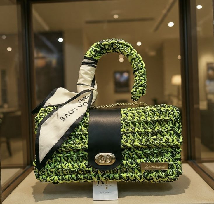 Mala luxuosa em crochet feita a mão