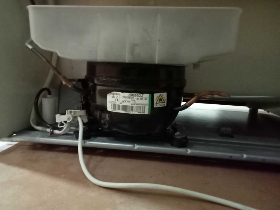 Vendo frigorífico marca Hotpoint Ariston em inox para peças