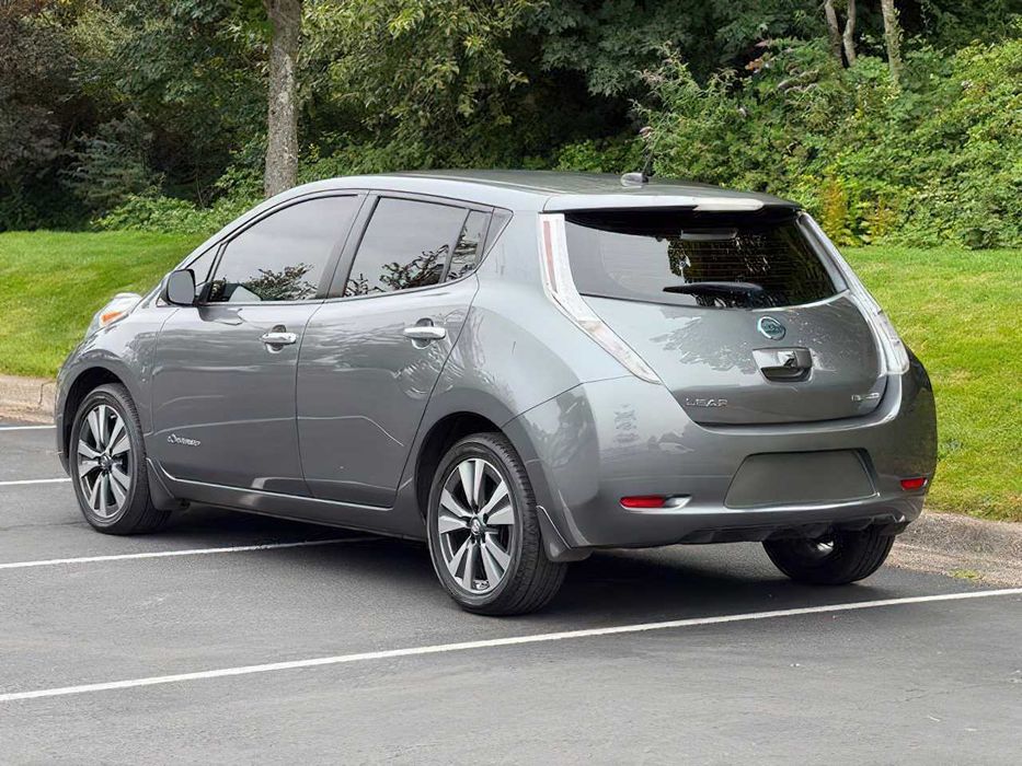 Nissan LEAF      2016