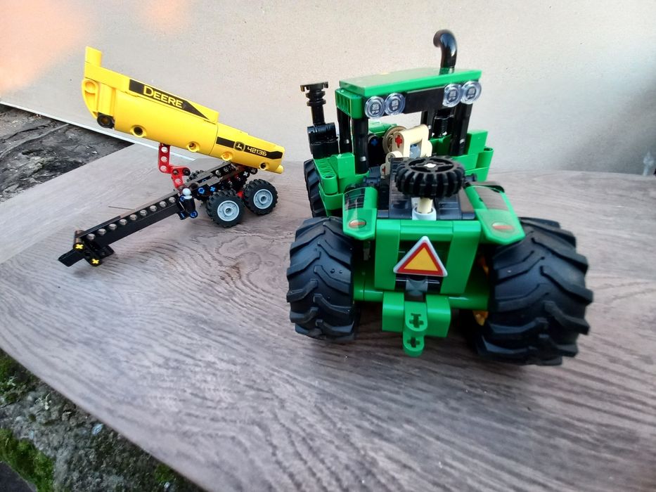 LEGO Technic 42136 John Deere 9620R 4WD