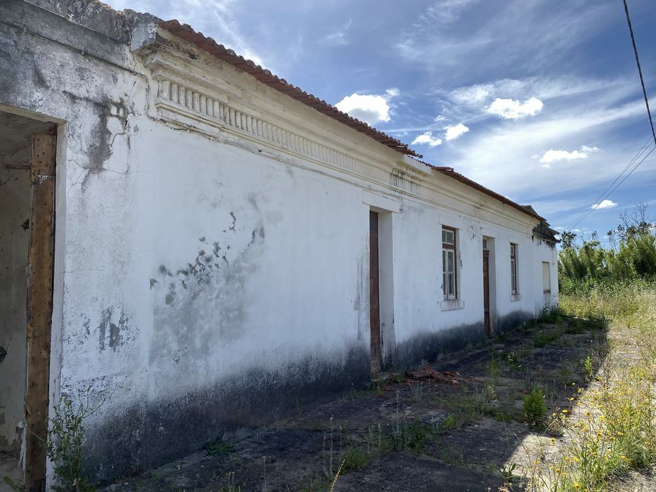 Moradia  com 4365m2 terreno - Soure