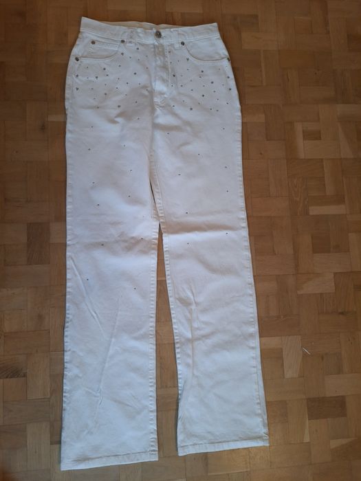 Białe spodnie z dżetami