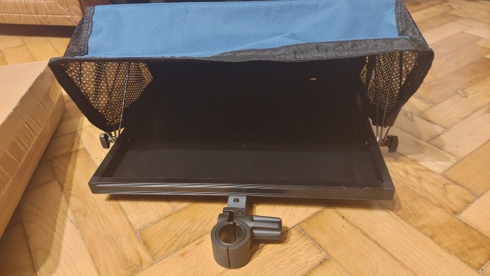 Półka boczna z parawanem