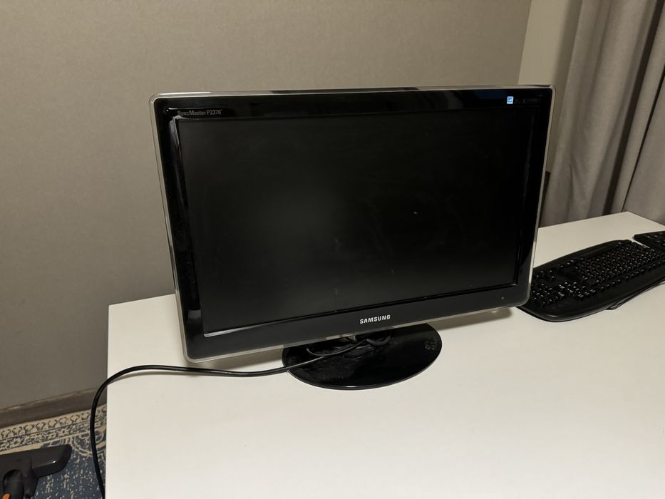 Монітор 23" Samsung SM P2370 LS23EFHKFV Black