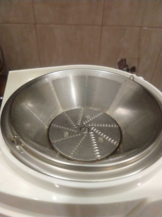 Соковитискач відцентровий, соковыжималка центробежная, Мрія-2,2М