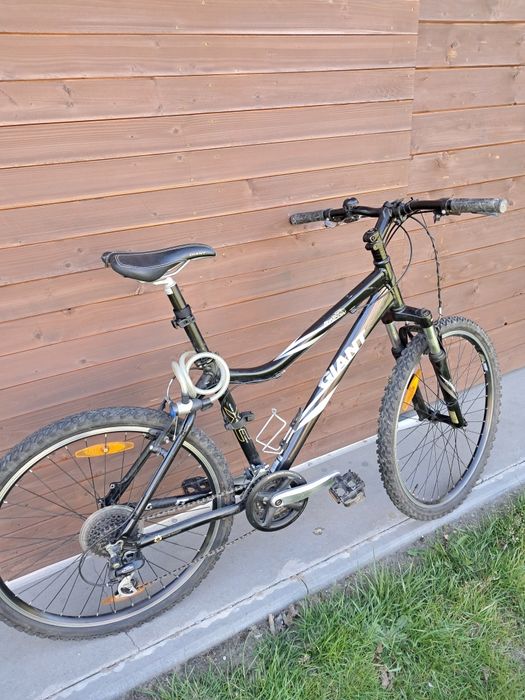Rower damski czarny Giant Rincon, Shimano Alivio