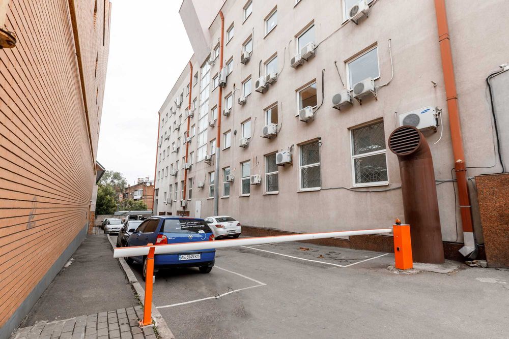 Продаж бізнес-центру 5717 кв.м, вул. Святослава Хороброго, 12 (Центр)
