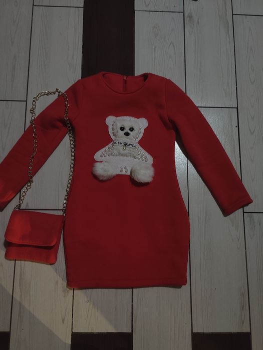 червона тунічка/кофта на дівчинку