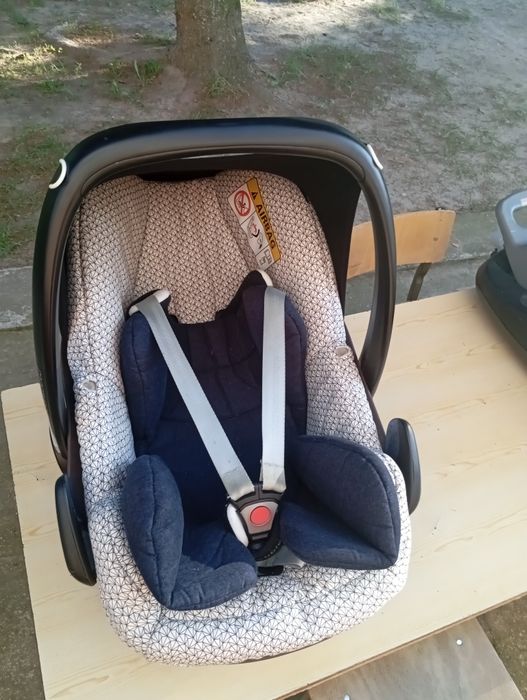 Maxi Cosi pebble baza i fotelik