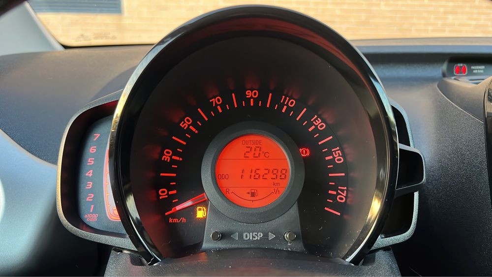 Peugeot 108 1.0 e-VTi ( motor Toyota )