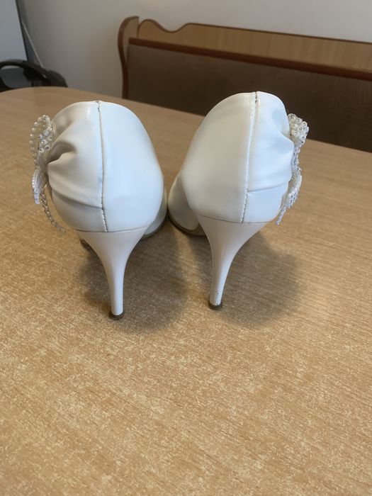 Весільні туфлі 38 розміру