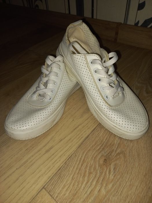 Білі кеди мокасини кросівки