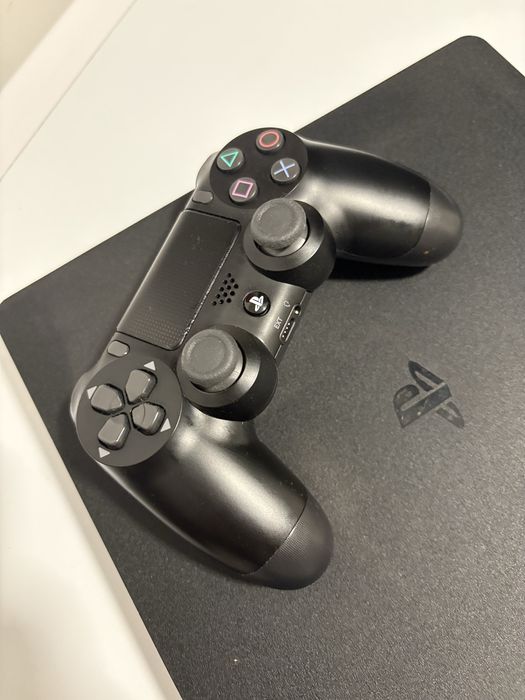 Ps4 slim 500 gb c/ 1 comando, cabos e Eafc 25