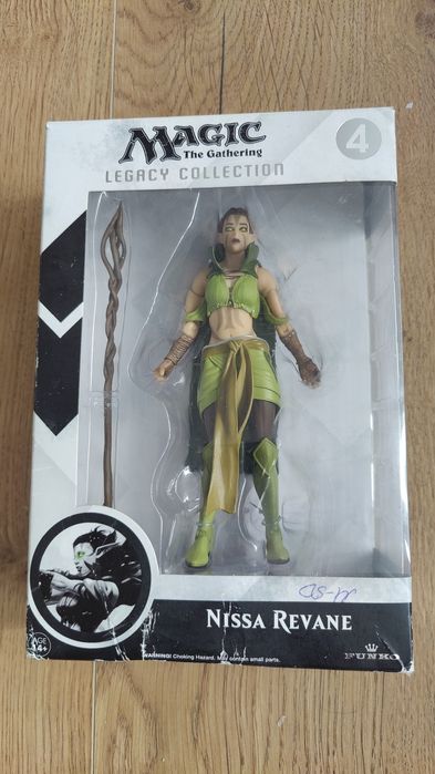Фигурка из игры Magic: The Gathering - Нисса Ревейн (Nissa Revane)