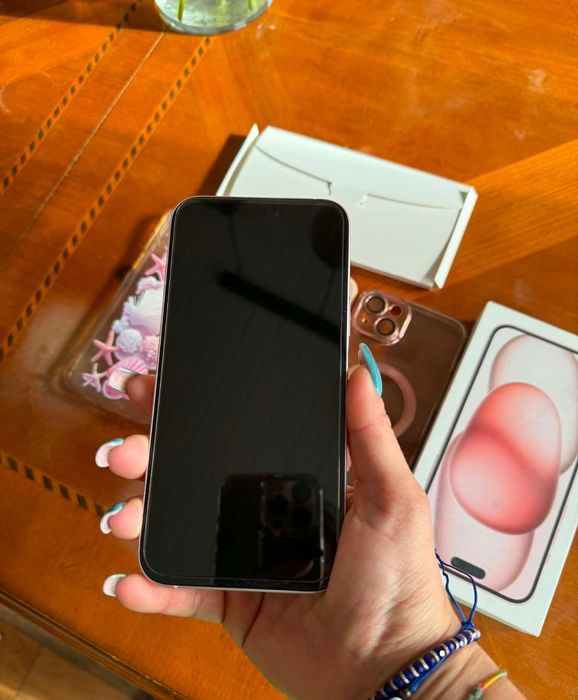 iPhone 15 plus różowy