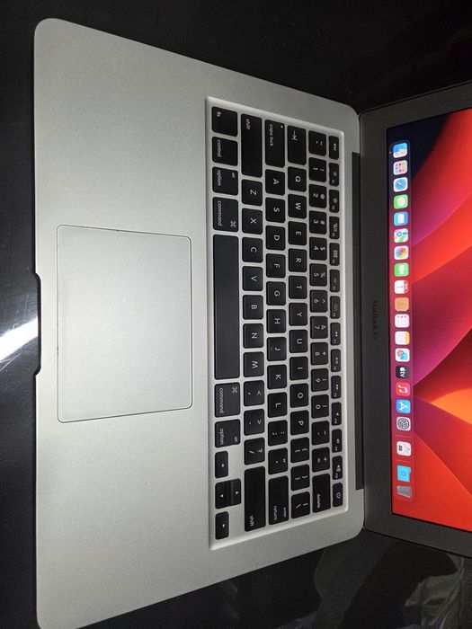 Ноутбук Apple A1466 MacBook Air 13 i5 256 ssd