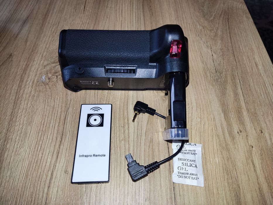 Grip Nikon D 3300 + 1 x EN-EL14 , battery grip