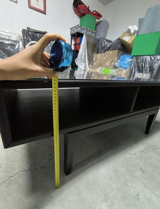 Mesa de centro com tampo de vidro