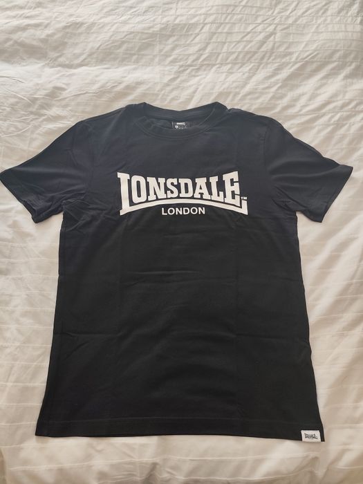 T-shirt preta Lonsdale