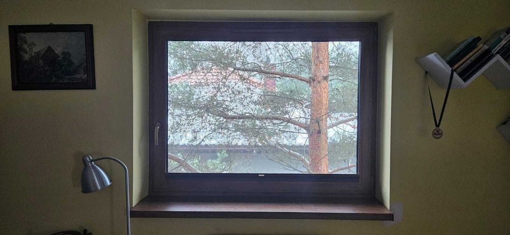 Sprzedam okno z roletą wewnętrzną i moskitierą