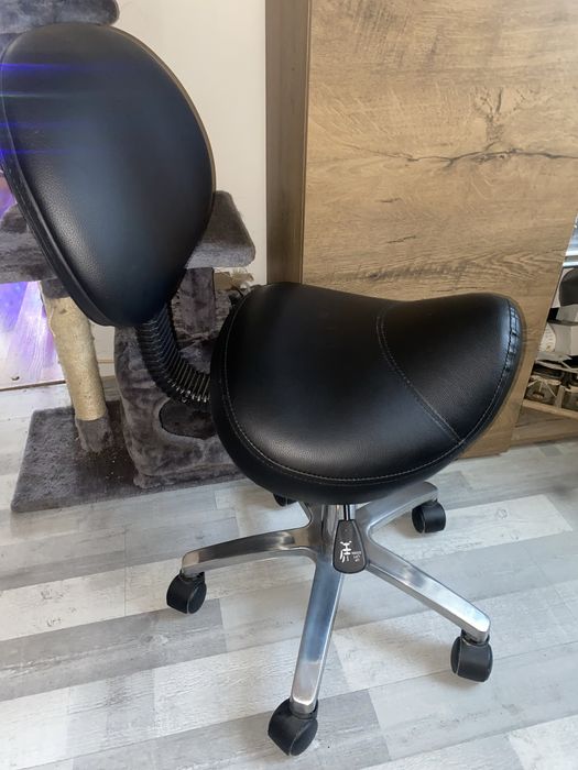 Siodło kosmetyczne z oparciem, krzeslo kosmetyczne z oparciem