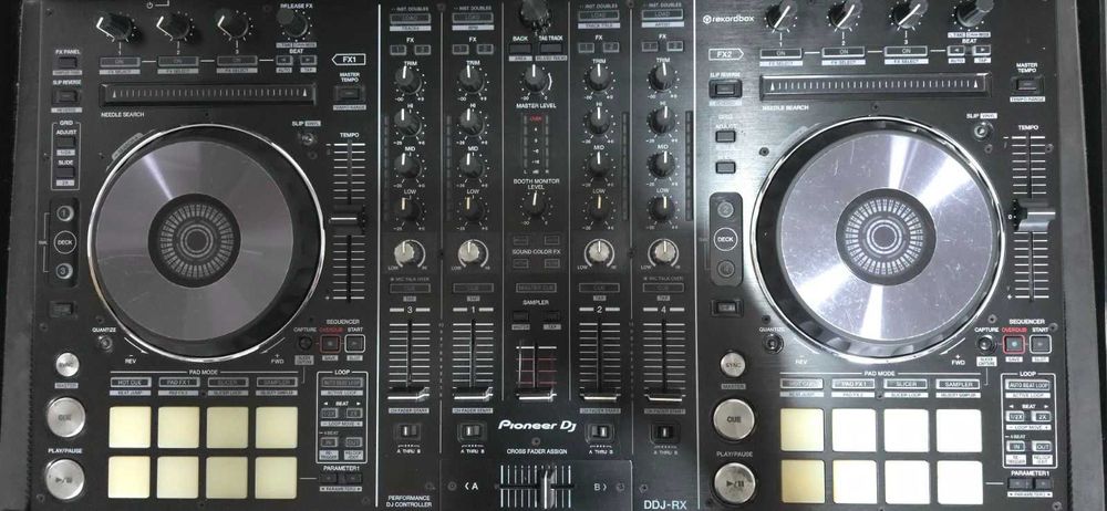 Pioneer DDJ RX + case +mikrofon