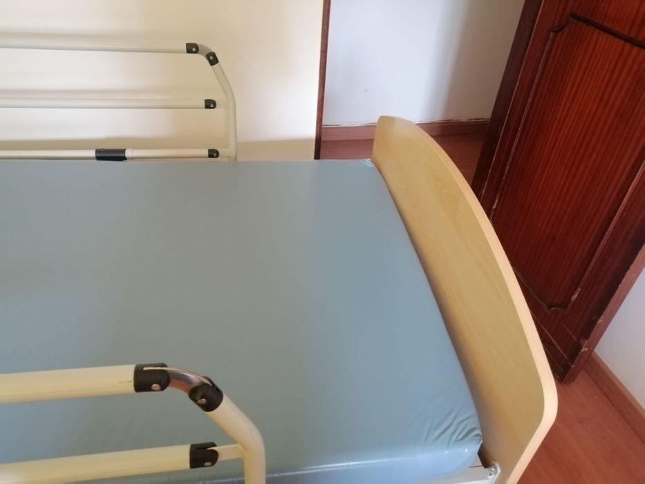 Cama articulada em bom estado